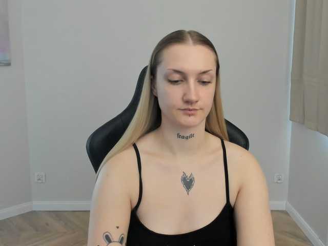 AlexaKisses live webcam show