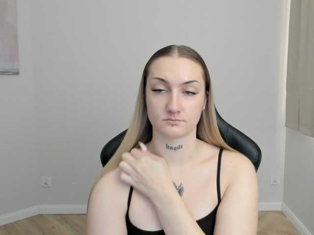 AlexaKisses live cam on BongaCams