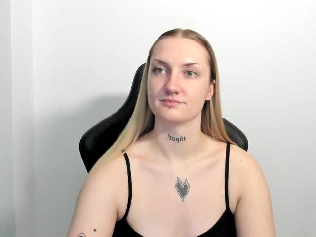 AlexaKisses live cam on UnifiedCams