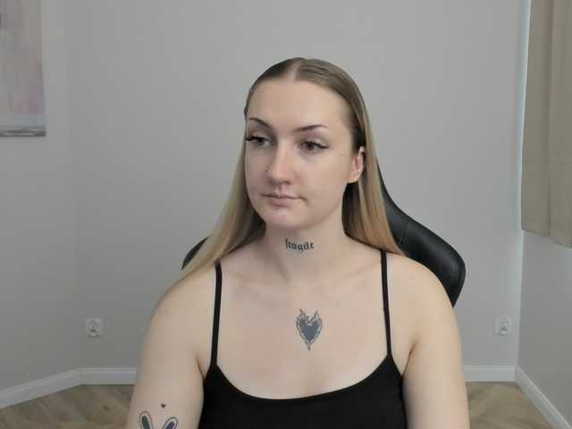 AlexaKisses live cam preview
