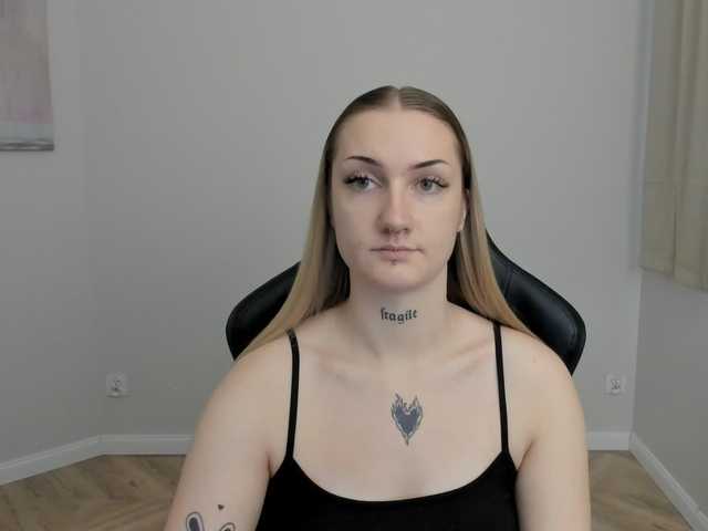 AlexaKisses live cam on BongaCams