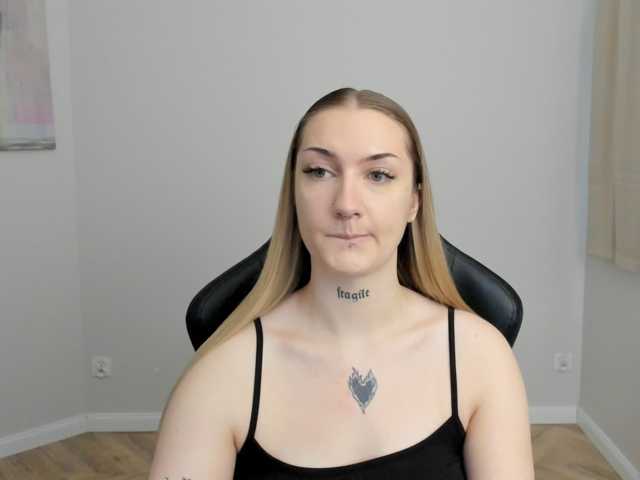 AlexaKisses