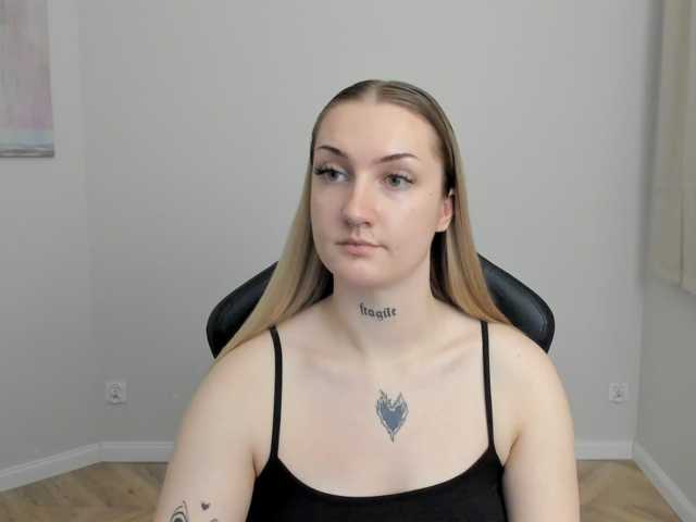 AlexaKisses live cam on BongaCams