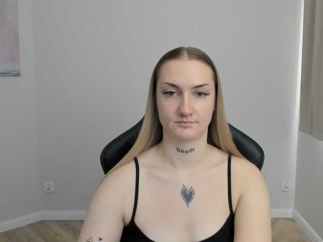 AlexaKisses