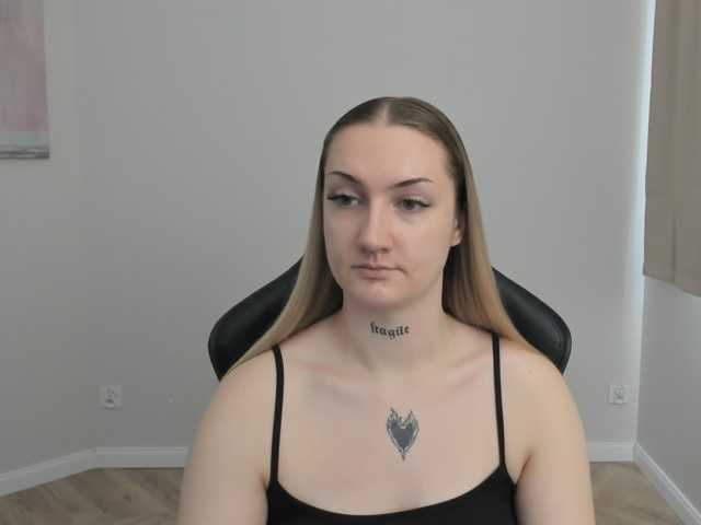 AlexaKisses