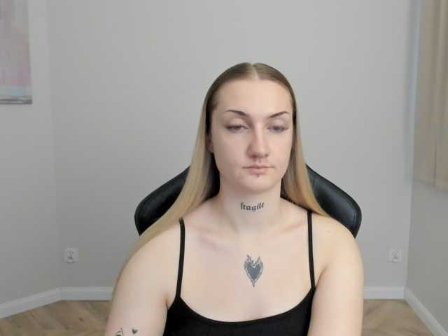 AlexaKisses