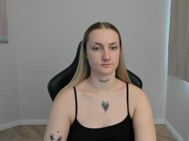 AlexaKisses live webcam show