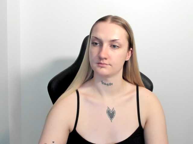 AlexaKisses live cam on BongaCams