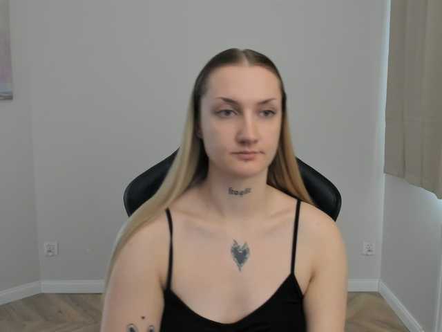 AlexaKisses live webcam show