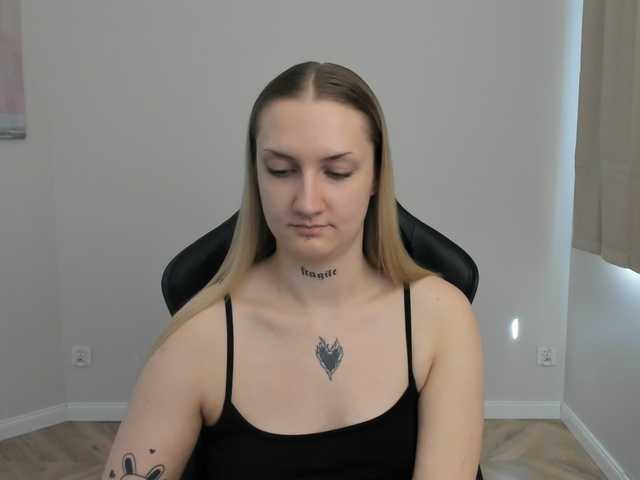 AlexaKisses live webcam show