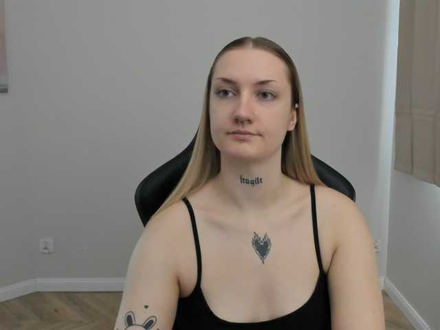 AlexaKisses live cam on UnifiedCams