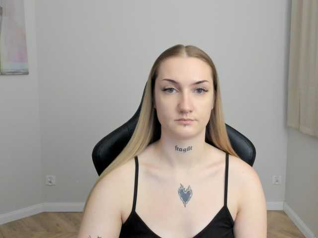 AlexaKisses live cam on BongaCams