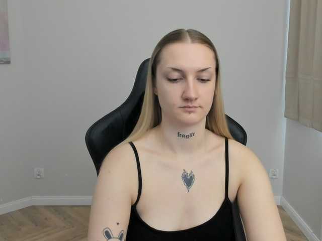 AlexaKisses live webcam show