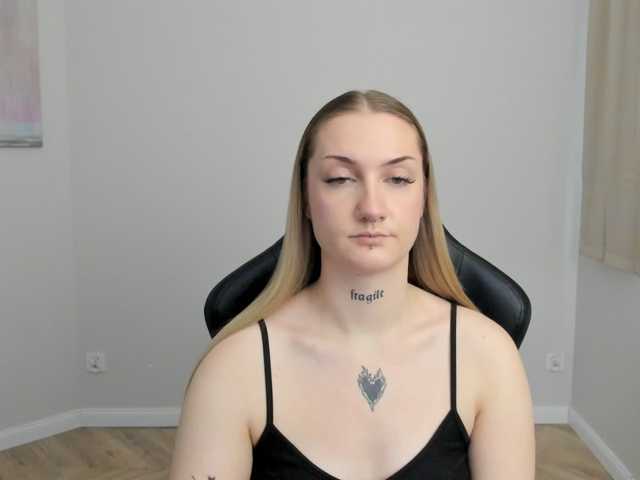 AlexaKisses live cam on BongaCams