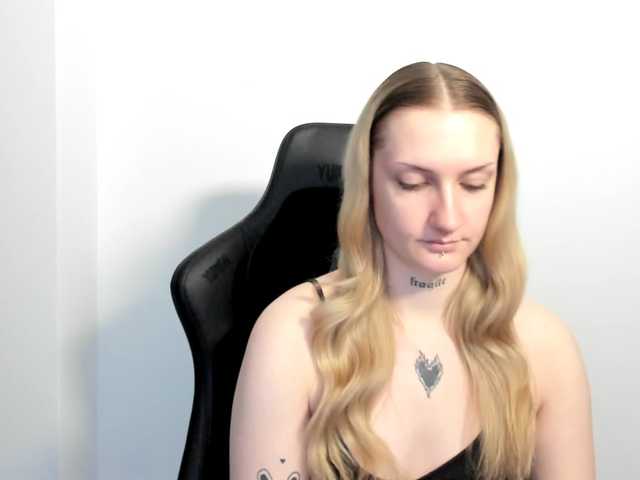 AlexaKisses
