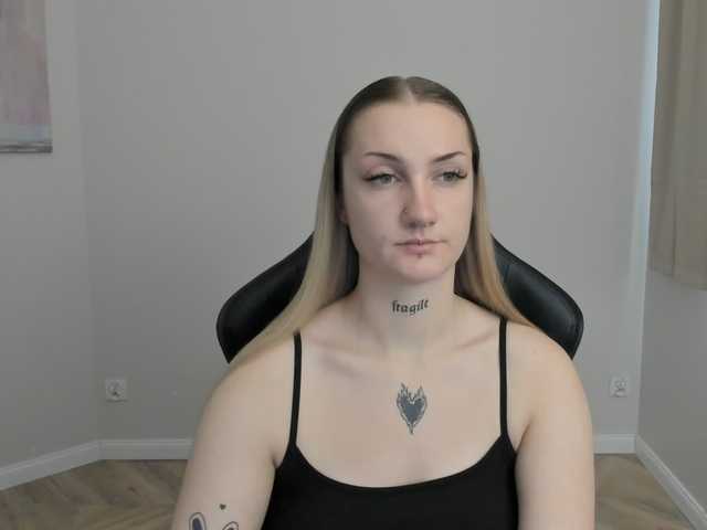 AlexaKisses live cam preview