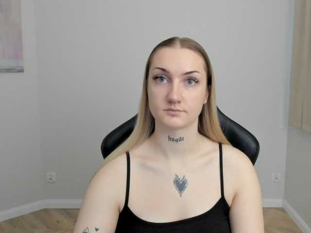 AlexaKisses live cam preview