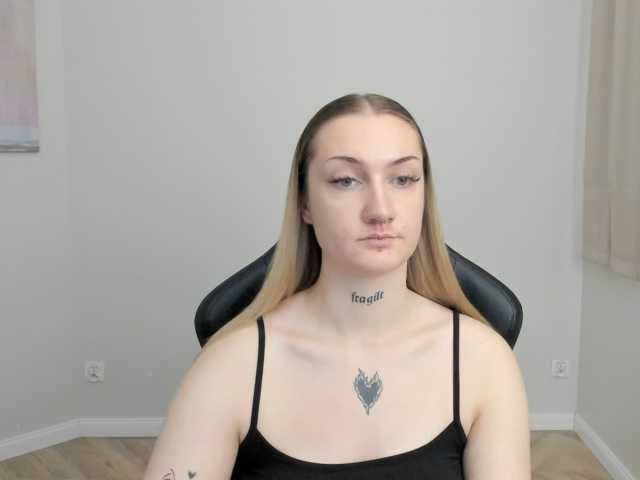 AlexaKisses, en directo ahora en BongaCams