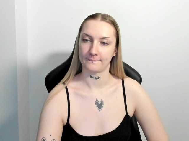 AlexaKisses live cam on BongaCams