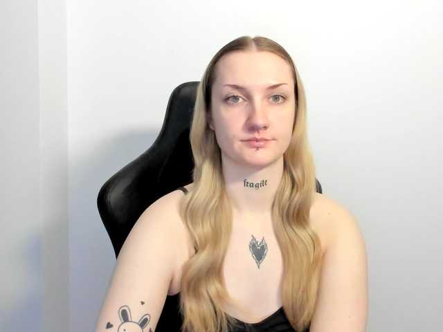 AlexaKisses live cam on BongaCams