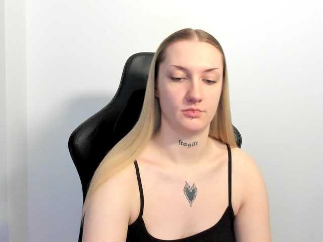 AlexaKisses webcam bongacams model stream image