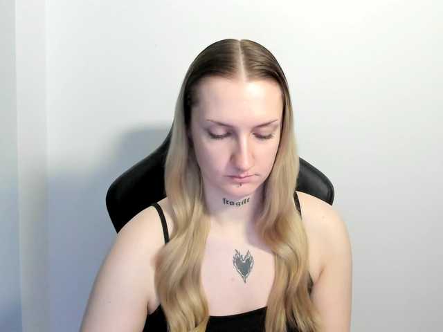 AlexaKisses live cam on BongaCams