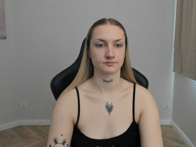 AlexaKisses live webcam show