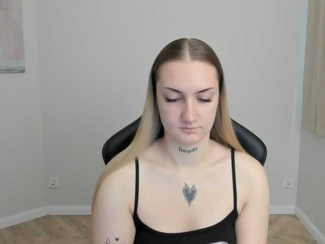AlexaKisses live cam on BongaCams