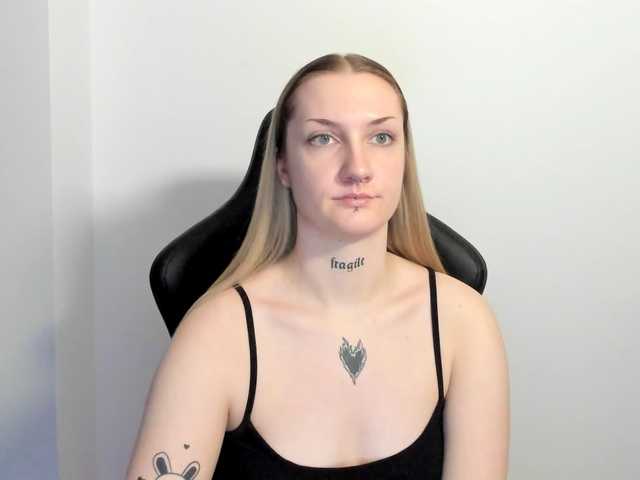 AlexaKisses live cam on BongaCams