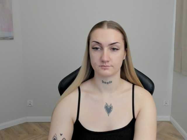 AlexaKisses