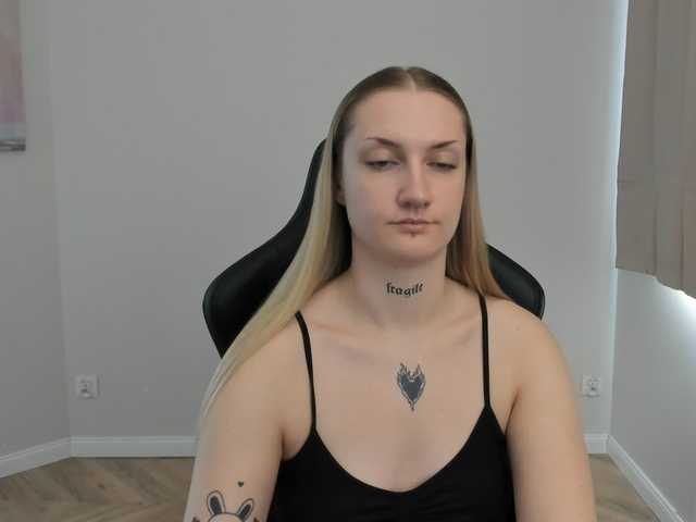 AlexaKisses live cam on BongaCams