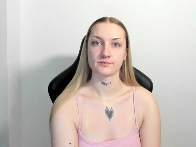 AlexaKisses live cam on BongaCams