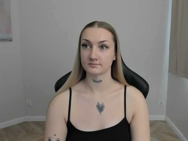 AlexaKisses live cam on BongaCams