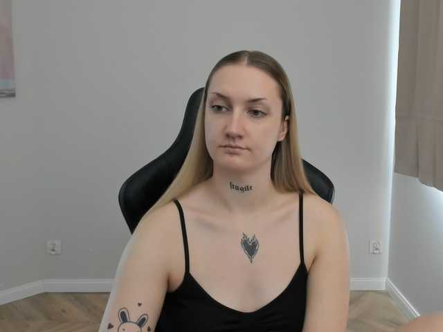 AlexaKisses live cam on BongaCams