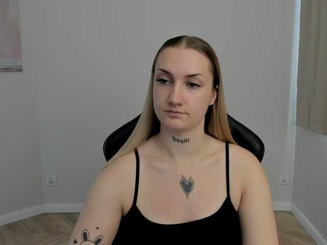 AlexaKisses