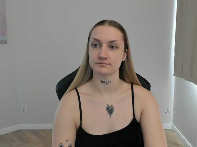 AlexaKisses live cam on BongaCams