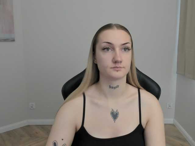 AlexaKisses