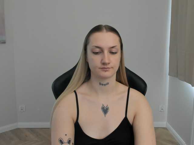AlexaKisses live webcam show