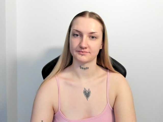AlexaKisses webcam bongacams model stream image