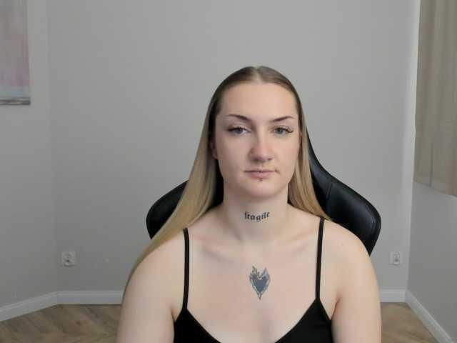 AlexaKisses live cam on BongaCams