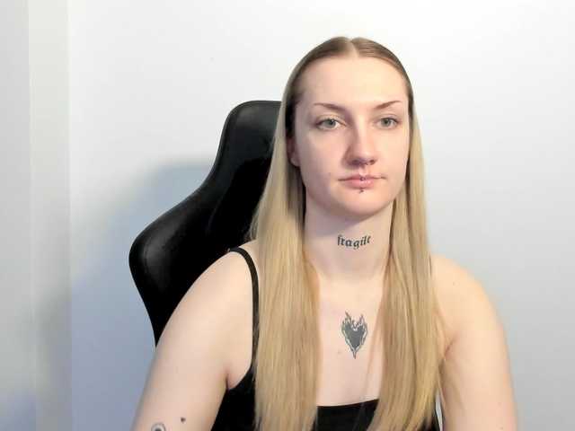 AlexaKisses live cam on BongaCams