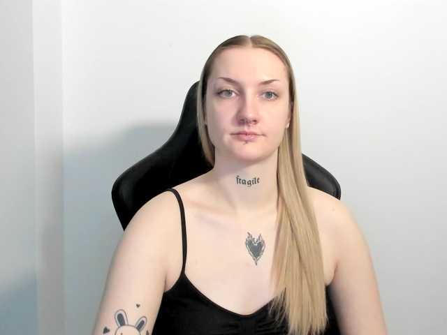 AlexaKisses live cam on BongaCams