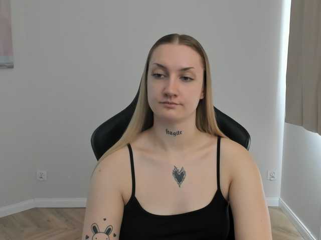AlexaKisses live cam on BongaCams