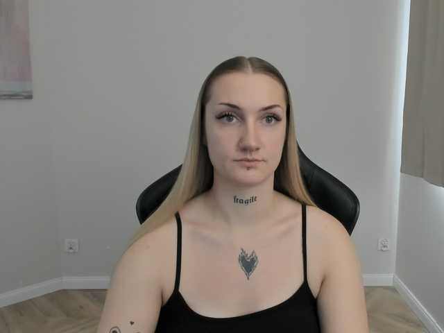 AlexaKisses live cam on BongaCams