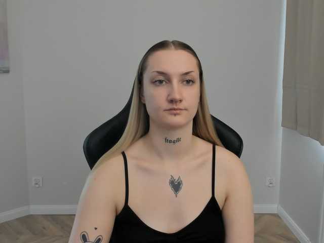 AlexaKisses live webcam show