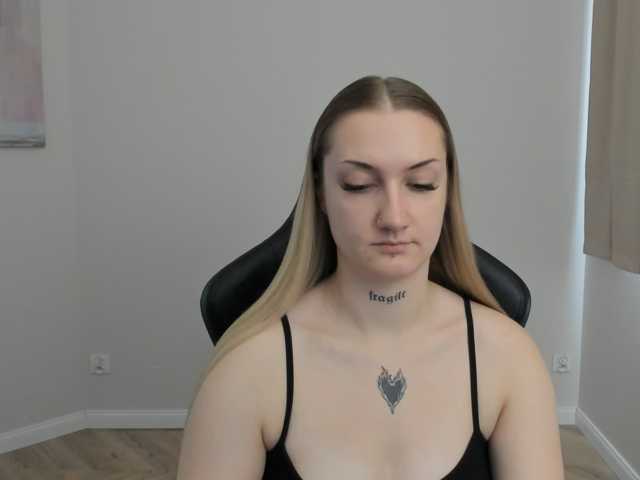 AlexaKisses live cam on BongaCams