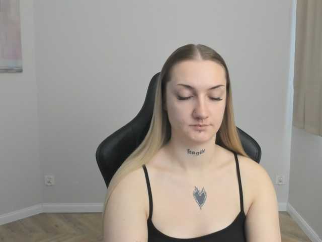 AlexaKisses live cam on BongaCams