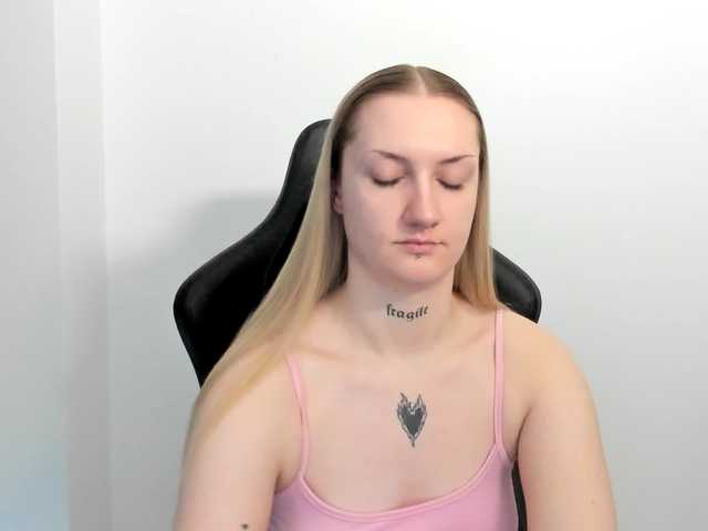 AlexaKisses webcam