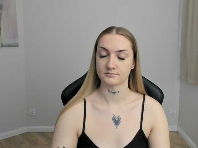 AlexaKisses