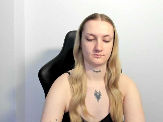 AlexaKisses webcam